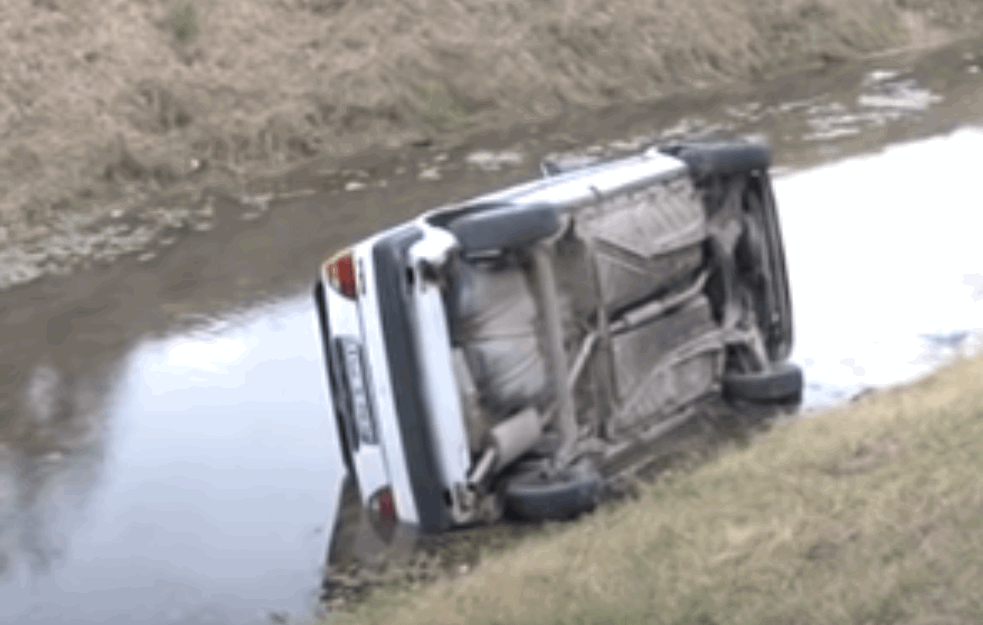 UDES KOD LOZNICE: Sudarila se dva automobila pa od siline udara treće vozilo IZGURALI U KANAL, ima povređenih